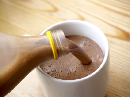 Chocolate milk in diet for a junior tennis athlete